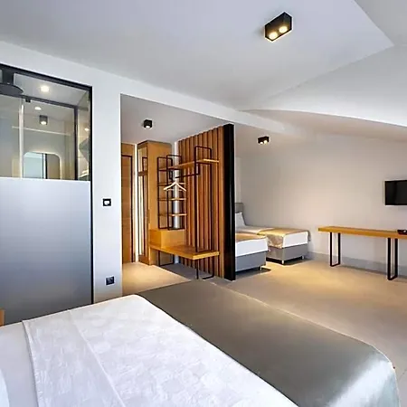 Hotel Lei *